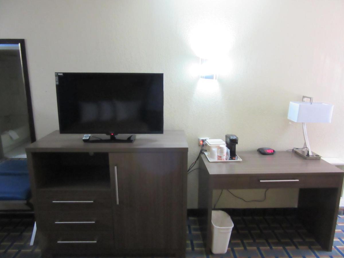 Quality Inn & Suites Near Six Flags East Atlanta Extérieur photo